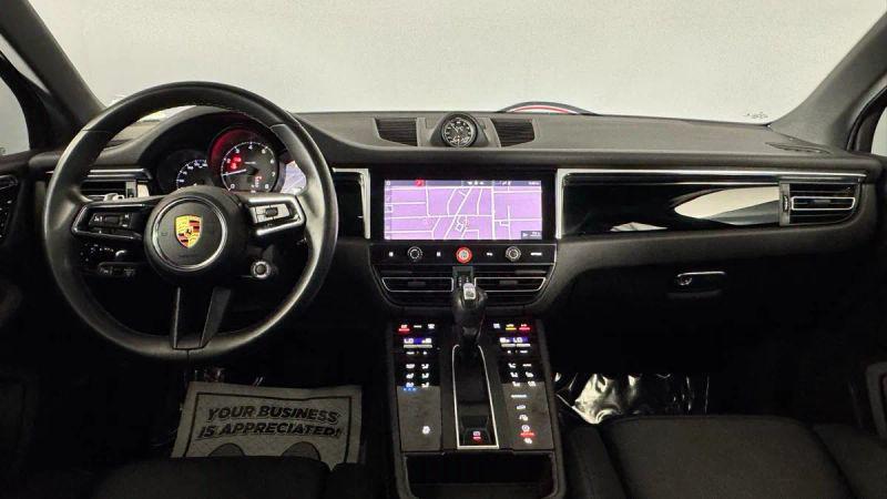 2023 Porsche Macan Base