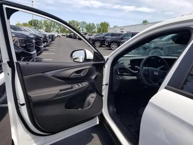 2026 Buick NV Preferred FWD