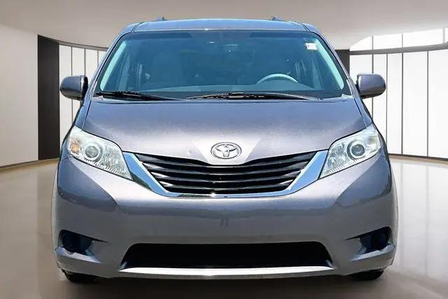 2013 Toyota Sienna LE V6 8 Passenger