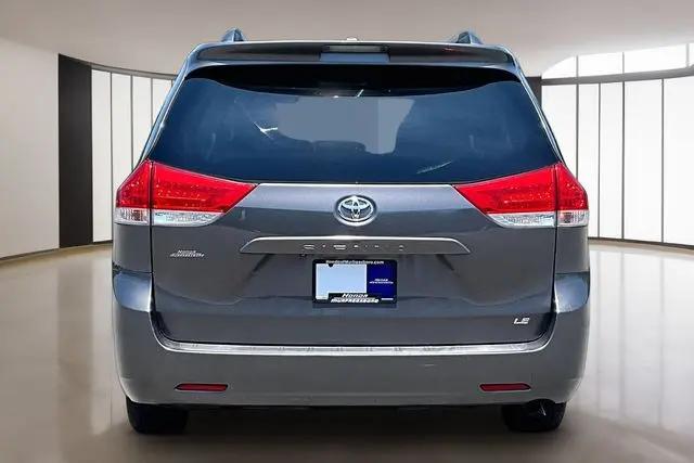 2013 Toyota Sienna LE V6 8 Passenger