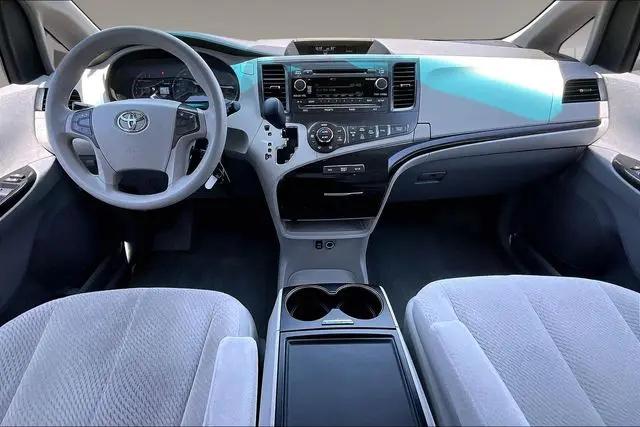 2013 Toyota Sienna LE V6 8 Passenger