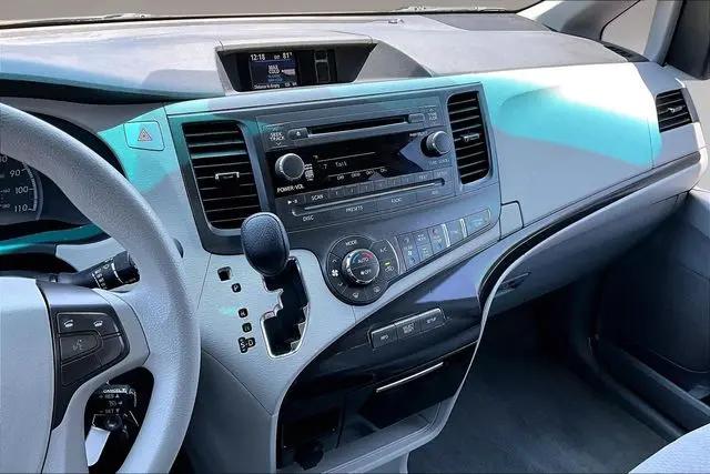2013 Toyota Sienna LE V6 8 Passenger