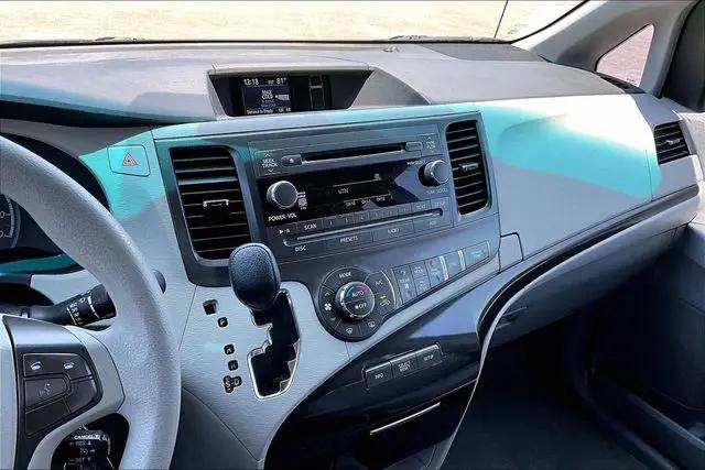 2013 Toyota Sienna LE V6 8 Passenger