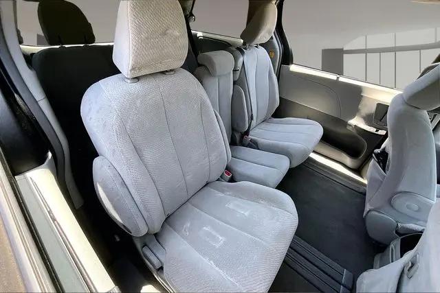 2013 Toyota Sienna LE V6 8 Passenger