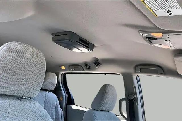 2013 Toyota Sienna LE V6 8 Passenger
