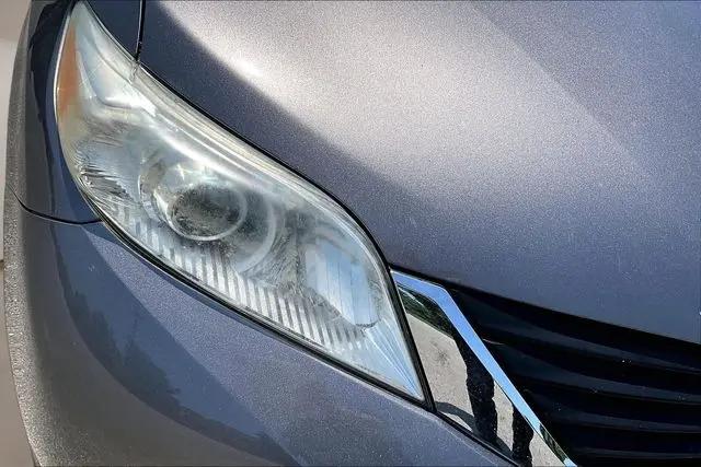 2013 Toyota Sienna LE V6 8 Passenger
