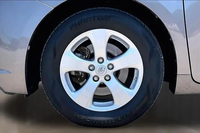 2013 Toyota Sienna LE V6 8 Passenger