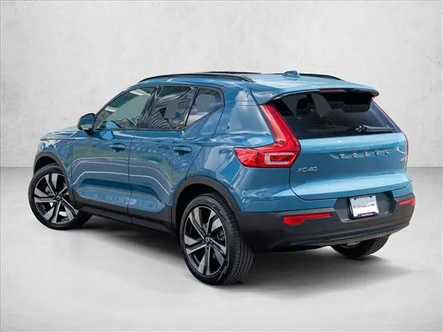 2023 Volvo XC40 B5 Ultimate Dark Theme