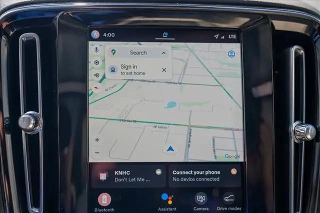 2023 Volvo XC40 B5 Ultimate Dark Theme