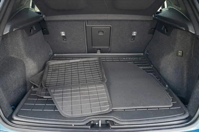 2023 Volvo XC40 B5 Ultimate Dark Theme