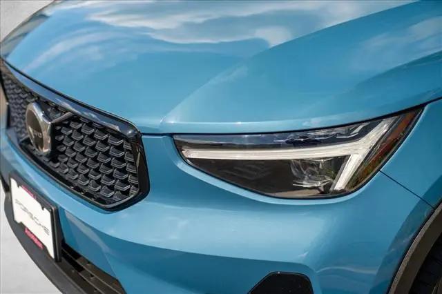 2023 Volvo XC40 B5 Ultimate Dark Theme