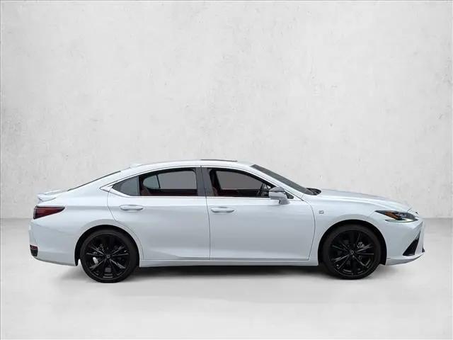 2024 Lexus ES 300h F SPORT Handling