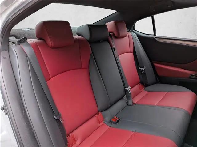 2024 Lexus ES 300h F SPORT Handling