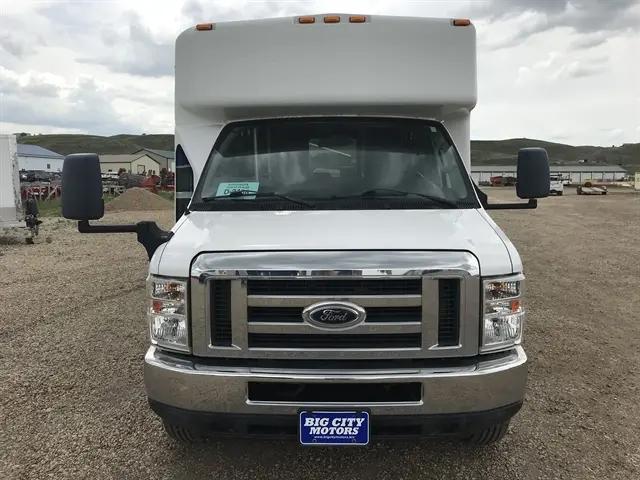 2012 Ford E-450 Cutaway E-450