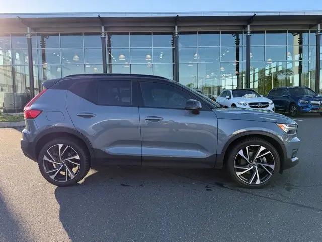 2021 Volvo XC40 T5 R-Design