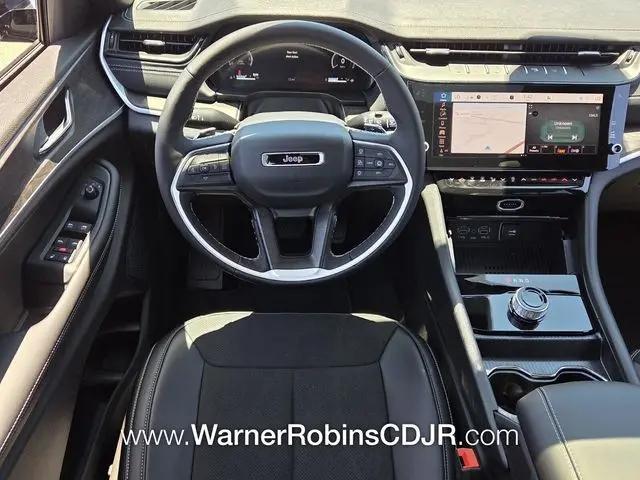 2026 Jeep Grand Cherokee L Altitude 4x2