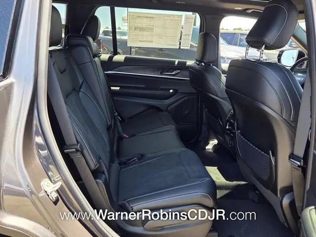 2026 Jeep Grand Cherokee L Altitude 4x2