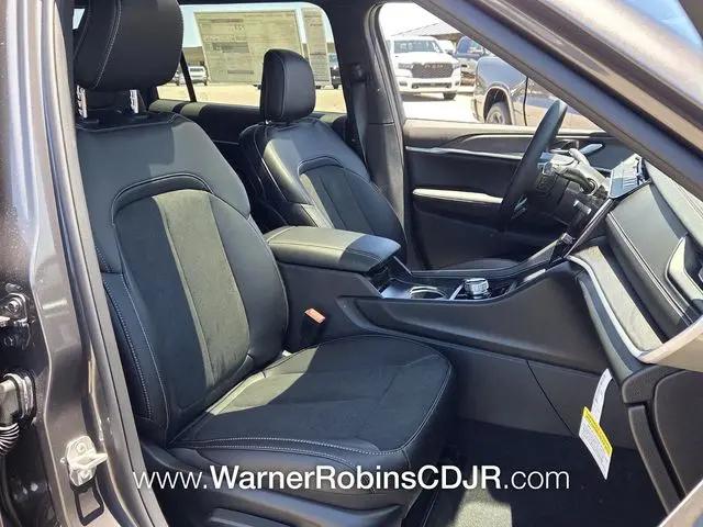 2026 Jeep Grand Cherokee L Altitude 4x2