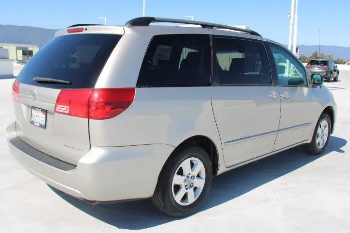 2005 Toyota Sienna LE