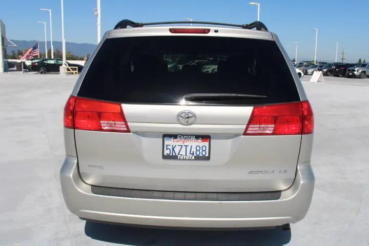 2005 Toyota Sienna LE