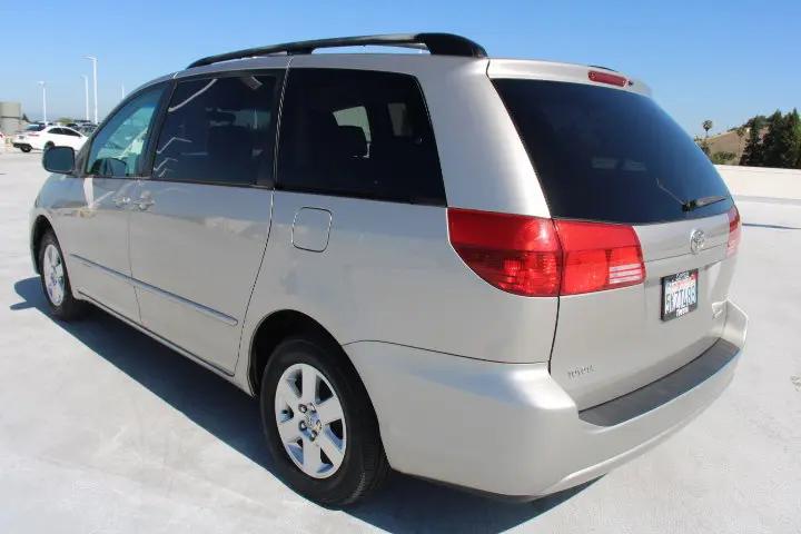 2005 Toyota Sienna LE