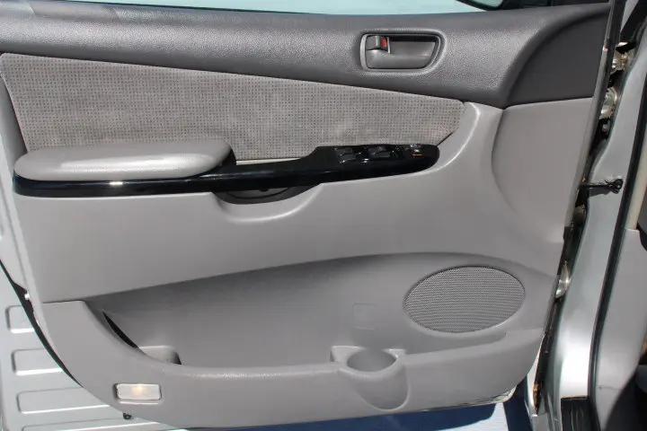 2005 Toyota Sienna LE