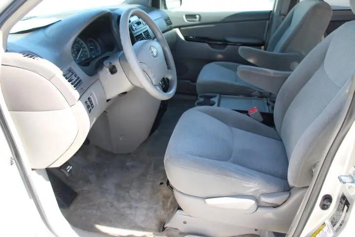 2005 Toyota Sienna LE