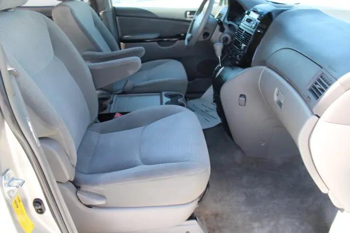 2005 Toyota Sienna LE