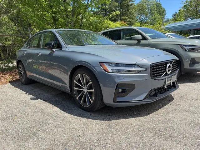 2022 Volvo S60 B5 Momentum