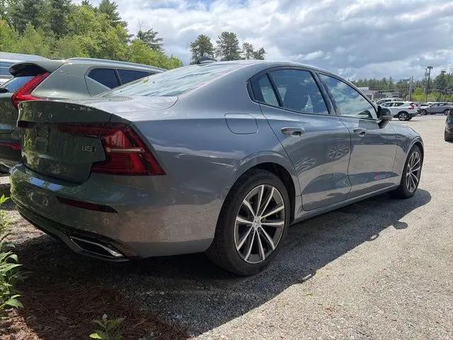 2022 Volvo S60 B5 Momentum