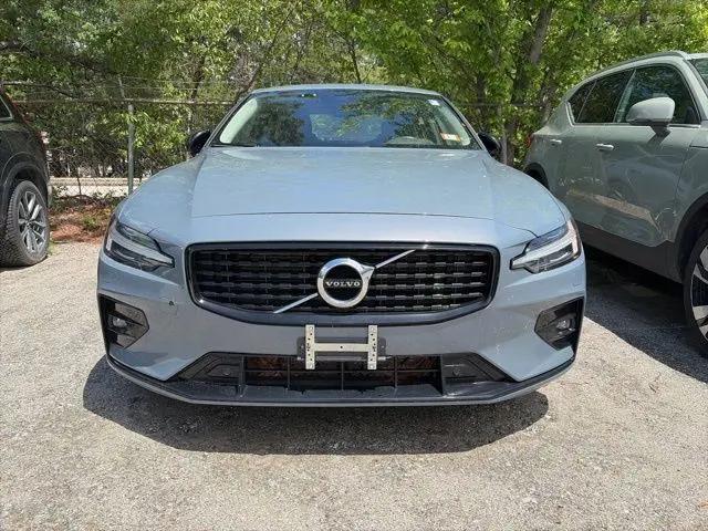2022 Volvo S60 B5 Momentum