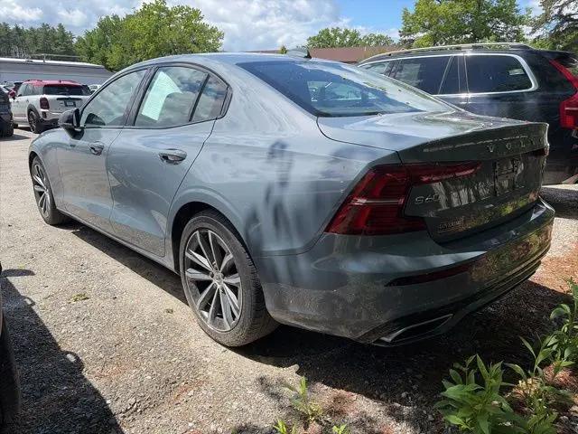 2022 Volvo S60 B5 Momentum