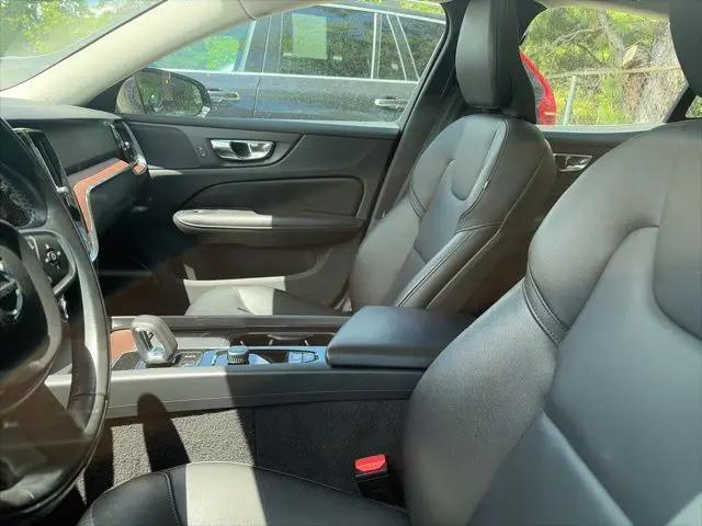 2022 Volvo S60 B5 Momentum
