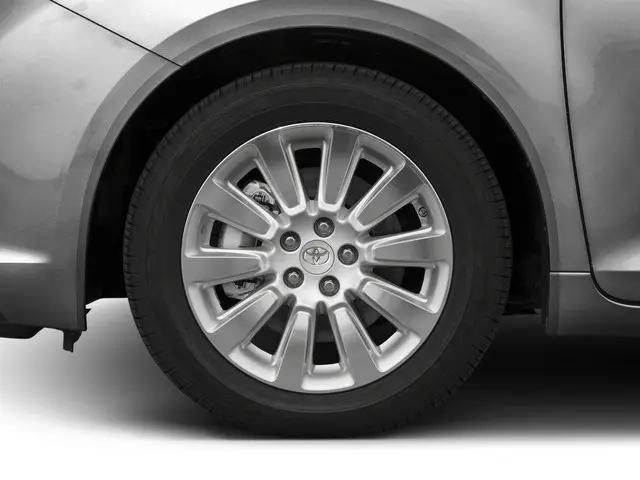 2017 Toyota Sienna XLE 7 Passenger