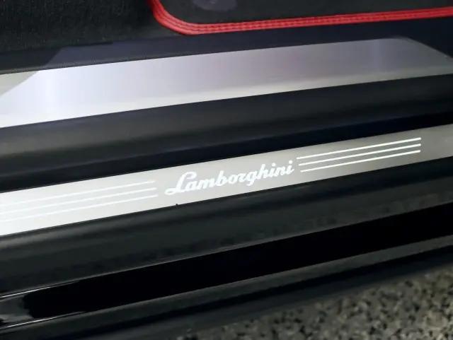 2022 Lamborghini Urus Graphite Capsule