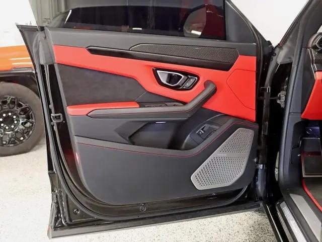 2022 Lamborghini Urus Graphite Capsule