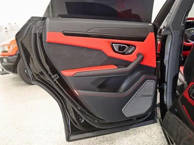 2022 Lamborghini Urus Graphite Capsule