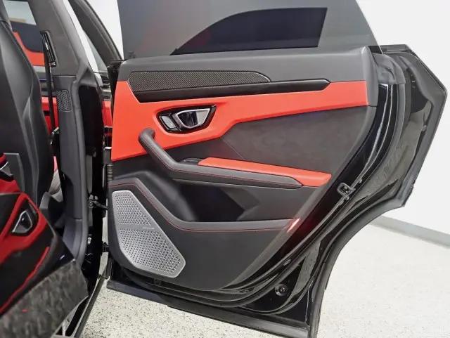 2022 Lamborghini Urus Graphite Capsule