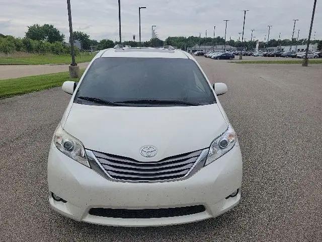 2017 Toyota Sienna XLE 8 Passenger