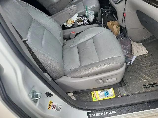 2017 Toyota Sienna XLE 8 Passenger