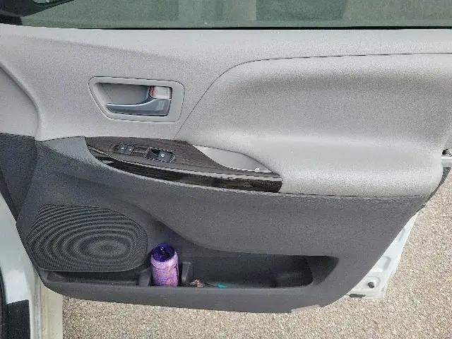 2017 Toyota Sienna XLE 8 Passenger