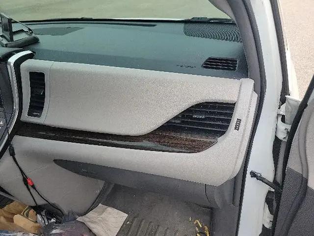 2017 Toyota Sienna XLE 8 Passenger