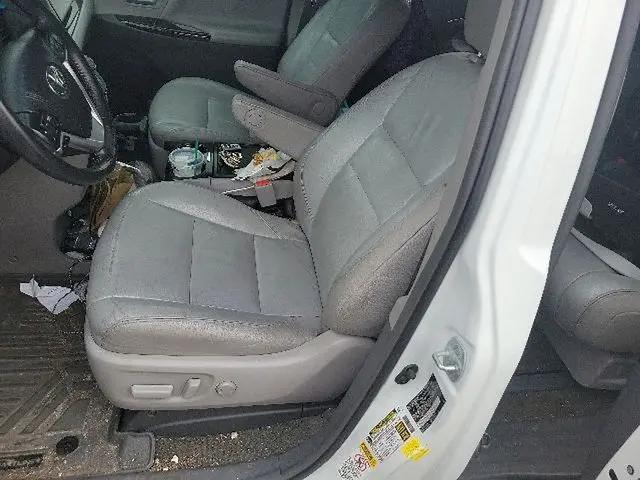 2017 Toyota Sienna XLE 8 Passenger