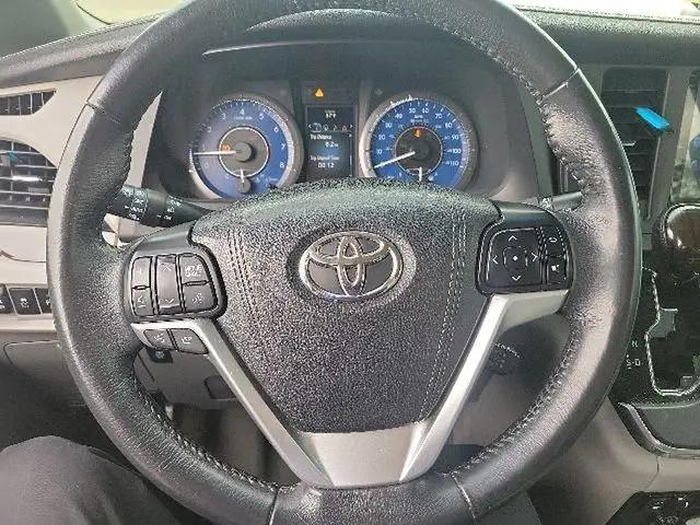 2017 Toyota Sienna XLE 8 Passenger