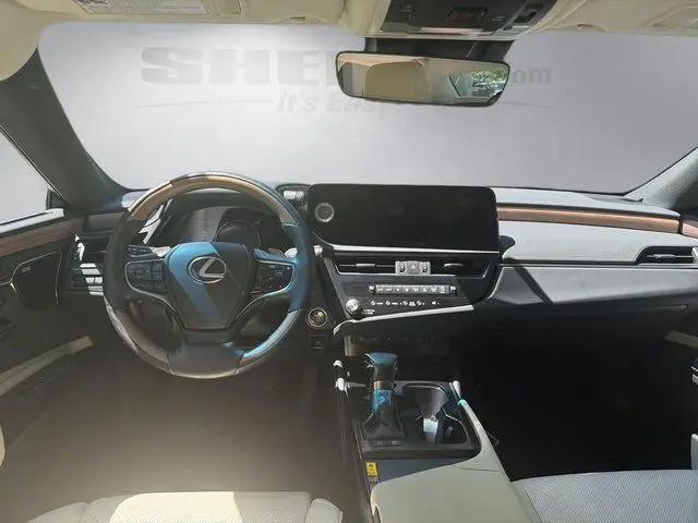 2023 Lexus ES 300h Ultra Luxury