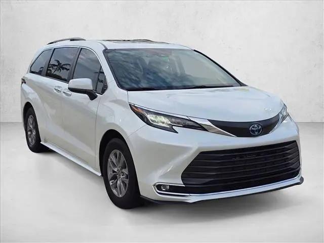 2023 Toyota Sienna XLE
