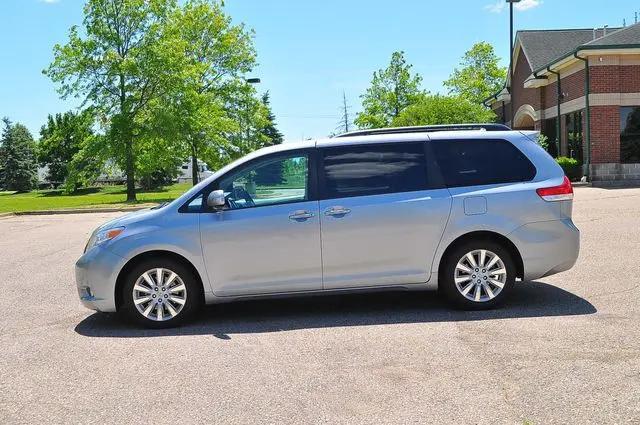 2013 Toyota Sienna Limited 7 Passenger