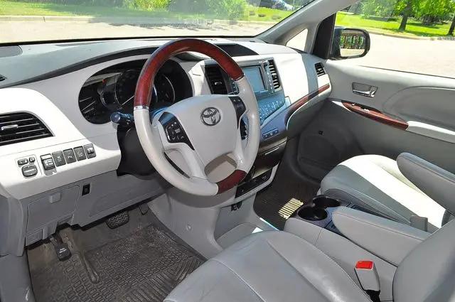 2013 Toyota Sienna Limited 7 Passenger