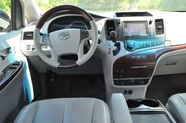 2013 Toyota Sienna Limited 7 Passenger