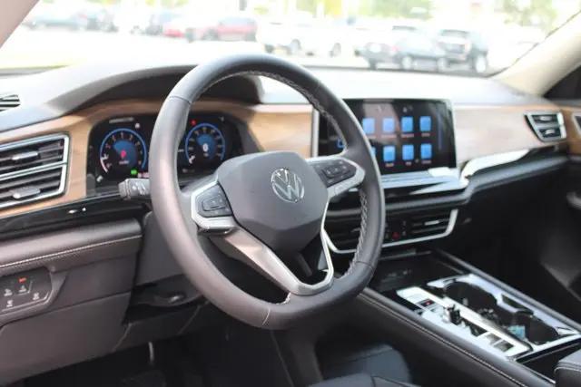 2026 Volkswagen Atlas SE with Technology
